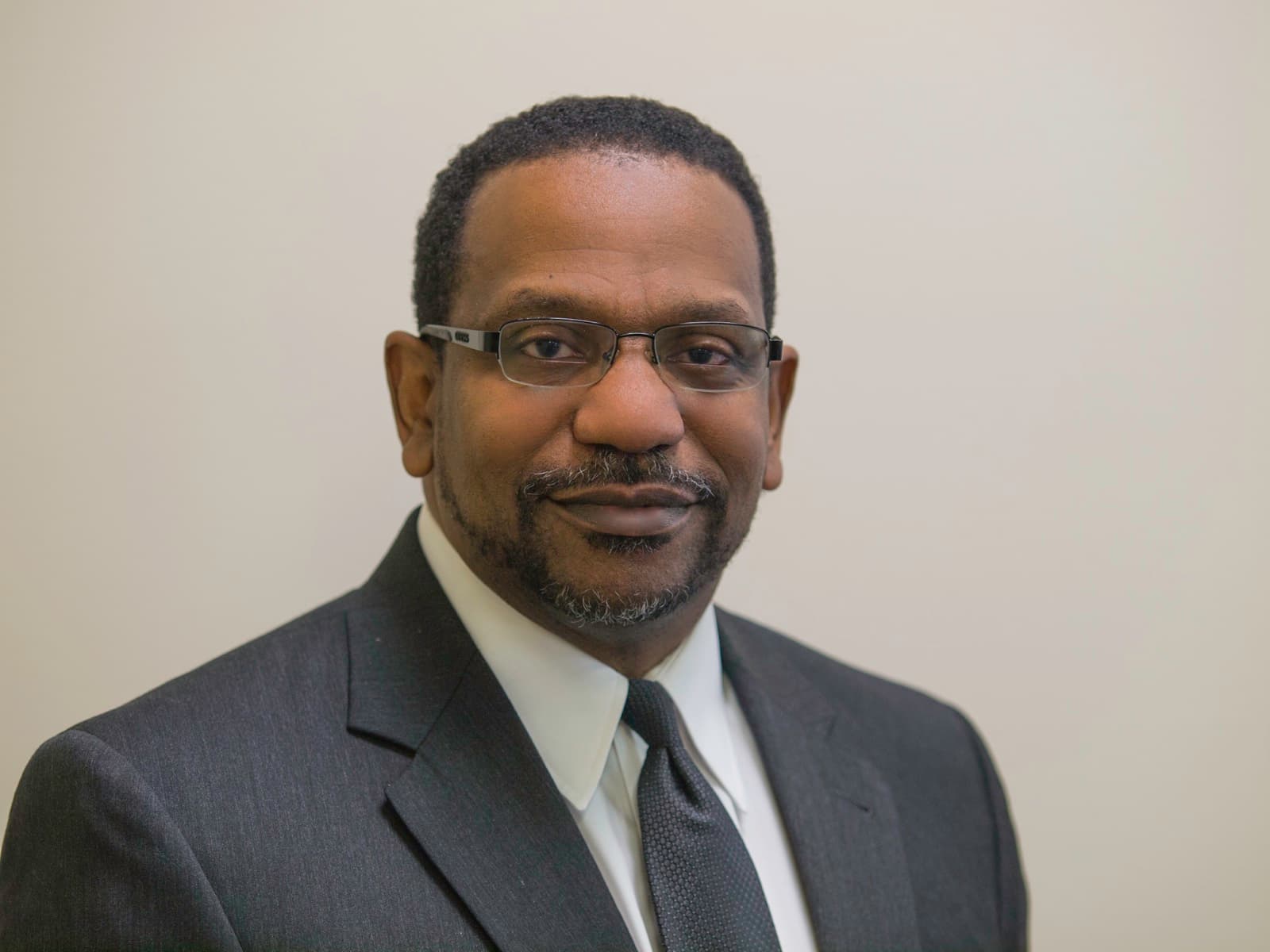 Dr. Levi Pearson III — Pain Specialist · Anesthesiologist at Oakville Pain Clinic